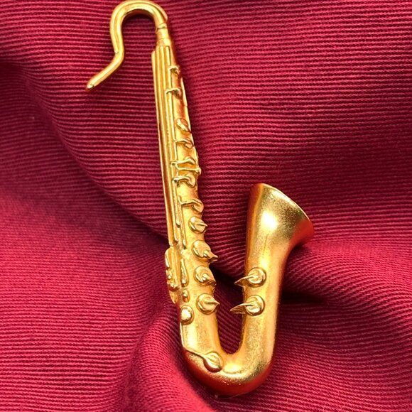 VTG Kenneth J. Lane Matte Gold-Tone Saxophone Brooch - Picture 3 of 11